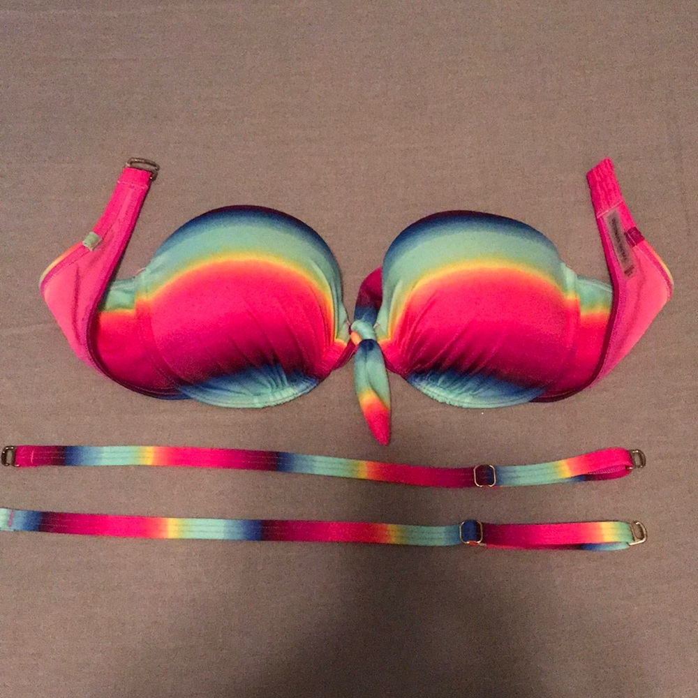 34C Victoria’s Secret swim top